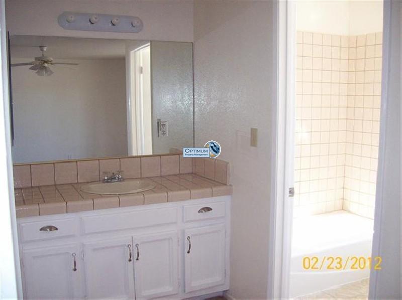 Large Silver Lakes home with 5 bedrooms 8